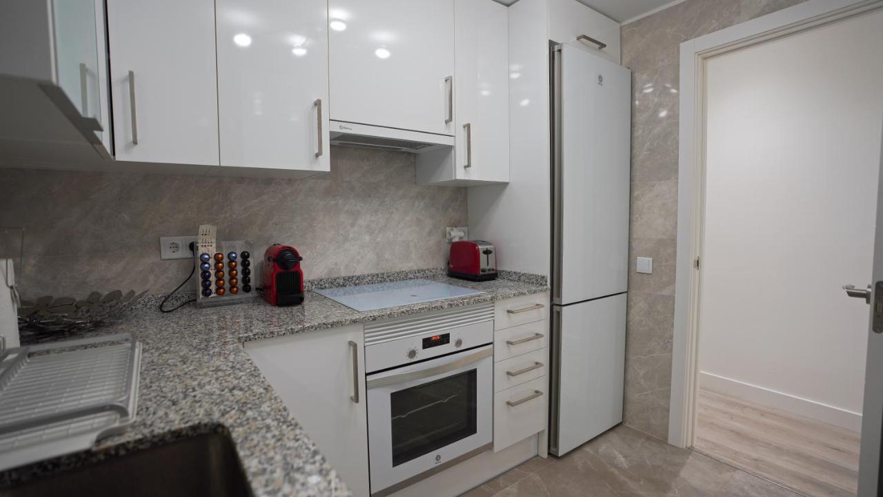 Stylish & Spacious Family Apartment Near Beach & Vibrant Historic Market Alicante Exteriör bild