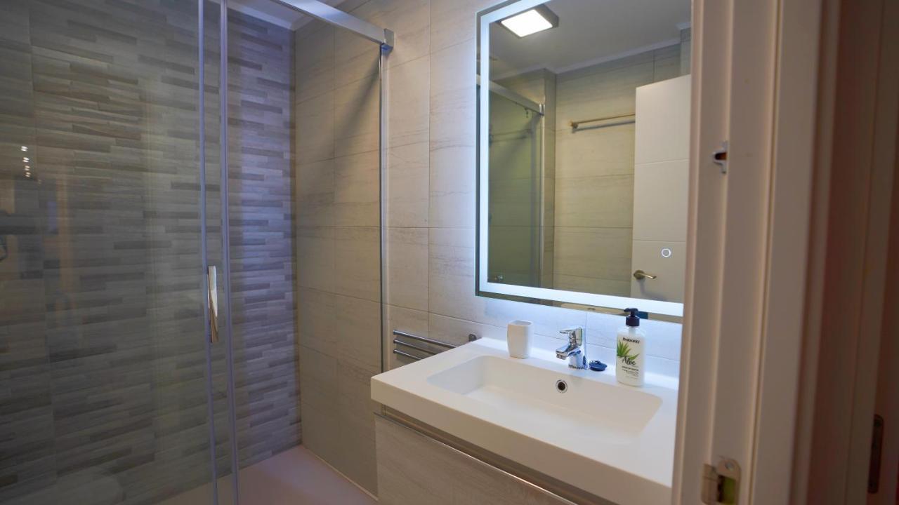 Stylish & Spacious Family Apartment Near Beach & Vibrant Historic Market Alicante Exteriör bild