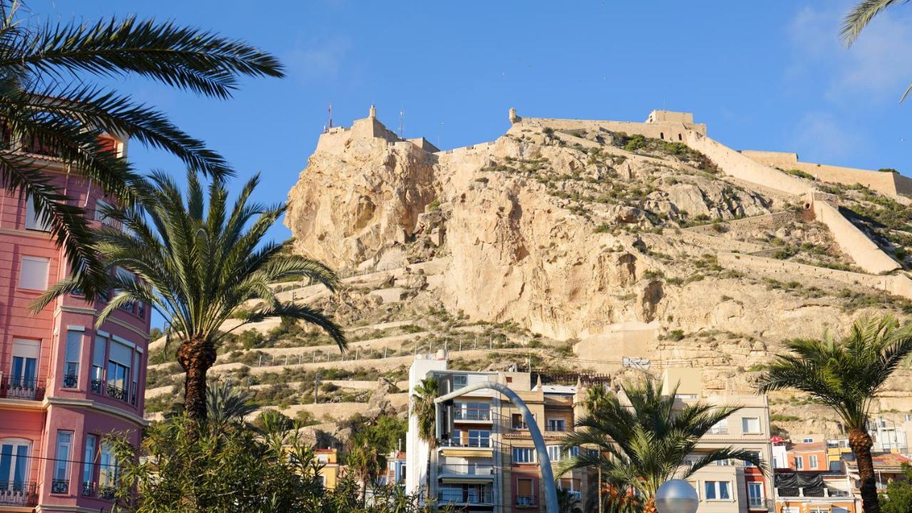 Stylish & Spacious Family Apartment Near Beach & Vibrant Historic Market Alicante Exteriör bild