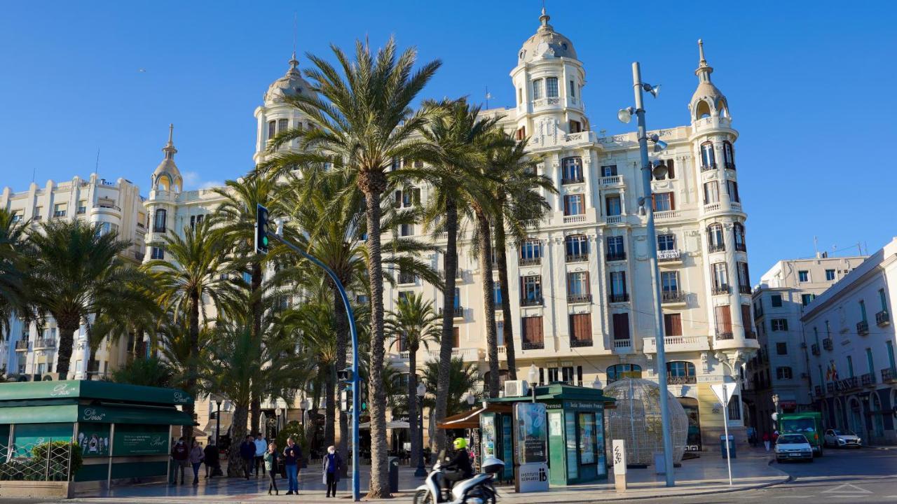 Stylish & Spacious Family Apartment Near Beach & Vibrant Historic Market Alicante Exteriör bild