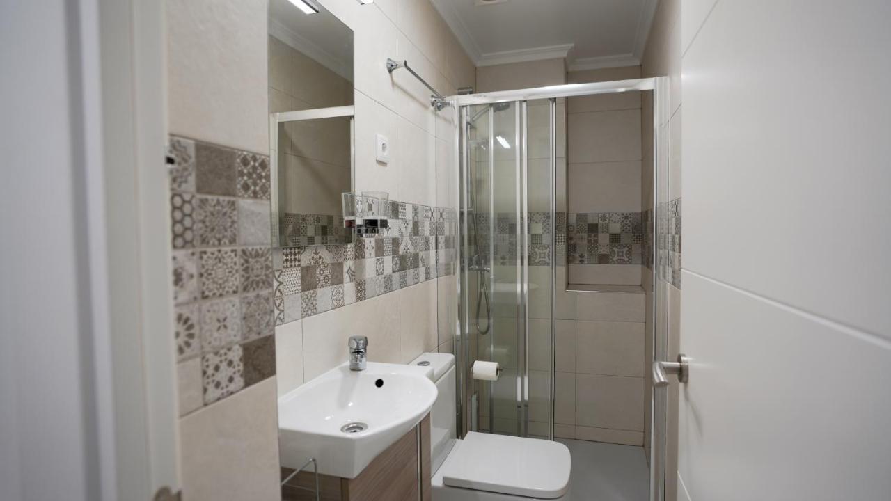 Stylish & Spacious Family Apartment Near Beach & Vibrant Historic Market Alicante Exteriör bild